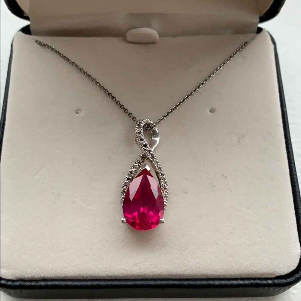 Christmas is HERE💕Brand new Necklace 💕 and stuff is $$$$ Buy pretty stuff here